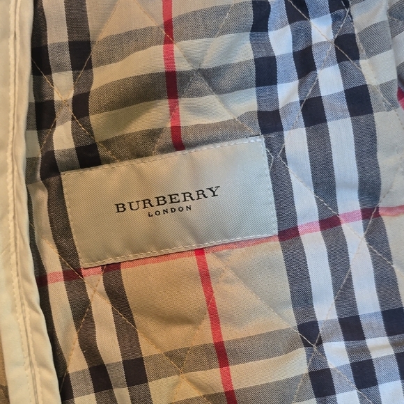 LAST CHANCE SALE 🔥Burberry Beige Quilted Utility Jacket - Picture 4 of 7